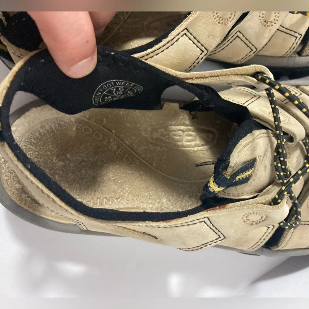 Keen anti odor anatomic footbed sandals tan black 7.5